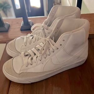 Nike Blazers white on white